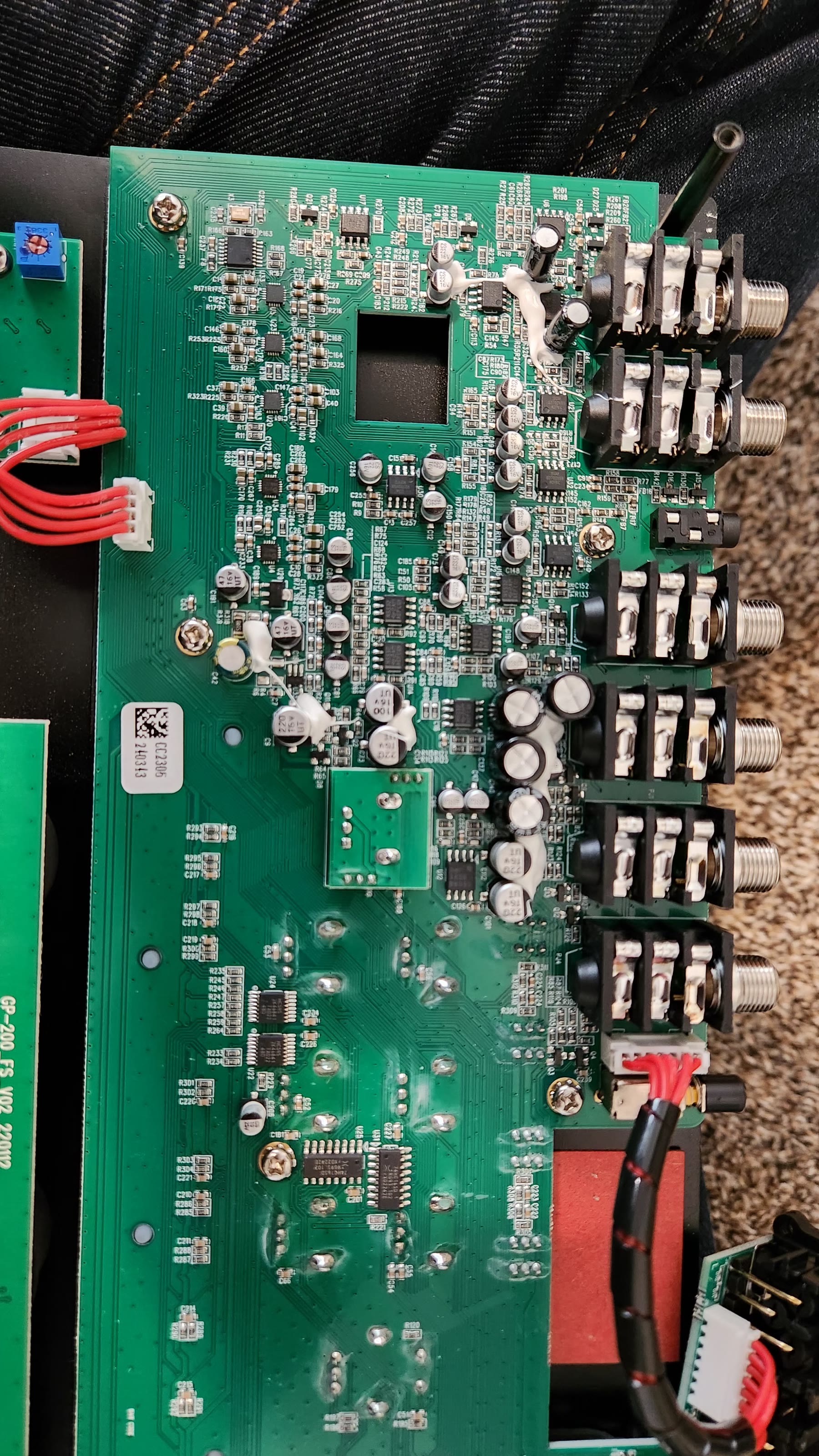Close-up of NE5532 low-noise operational amplifiers on the main audio board