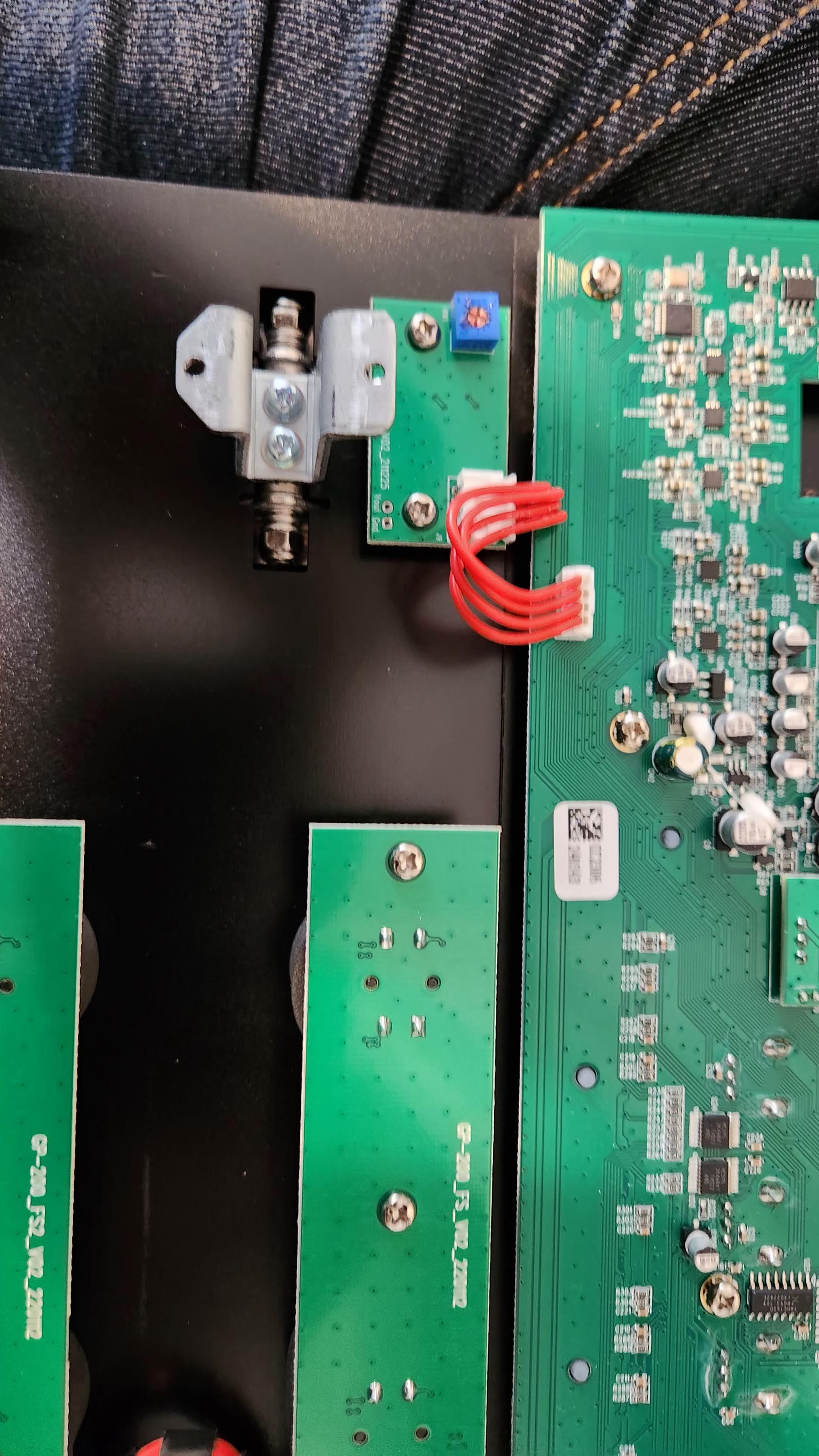NE5532 operational amplifiers surrounded by surface-mount resistors and capacitors